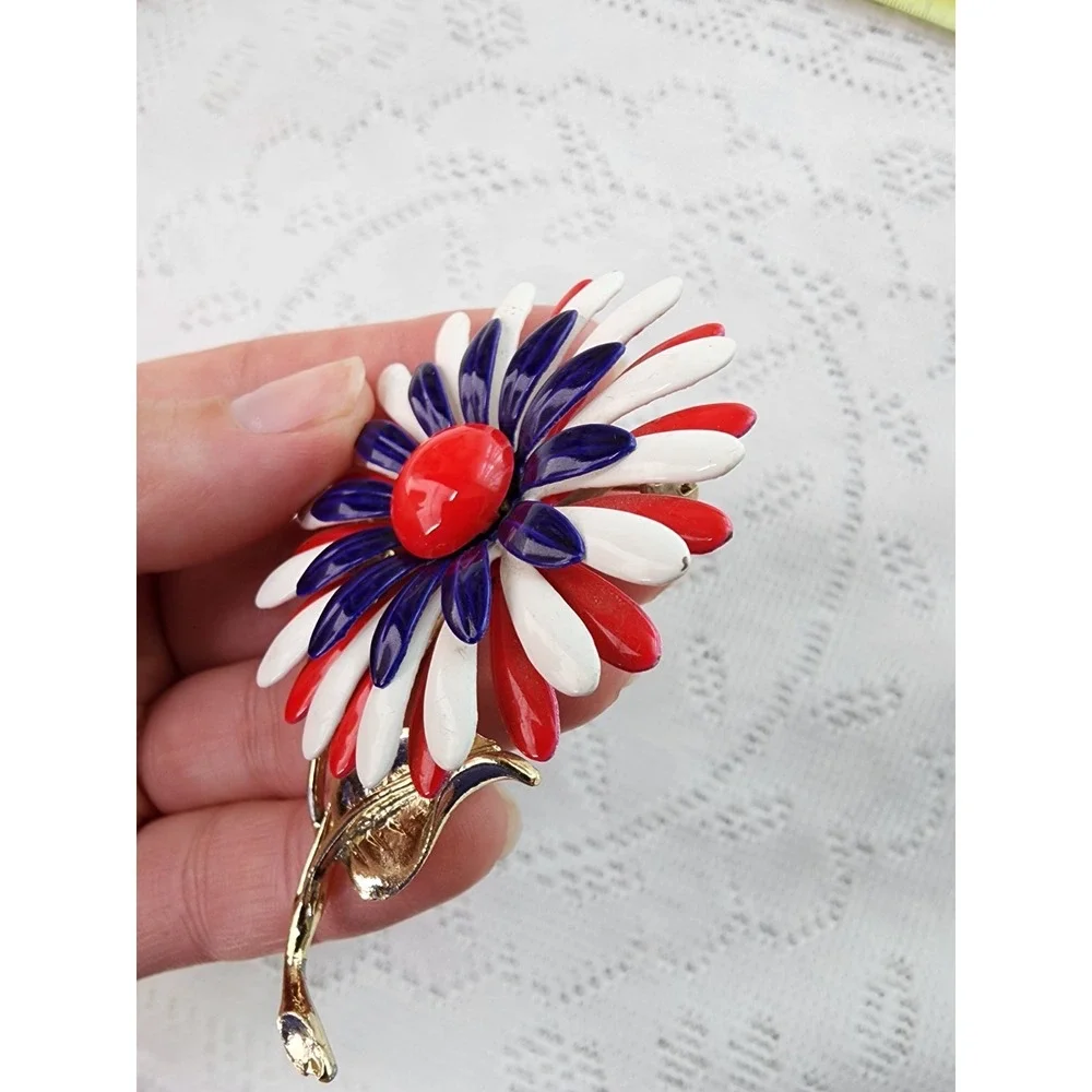Vintage Retro 50s Flower Brooch Patriotic Pin Daisy 4th July Costume Gold Tone